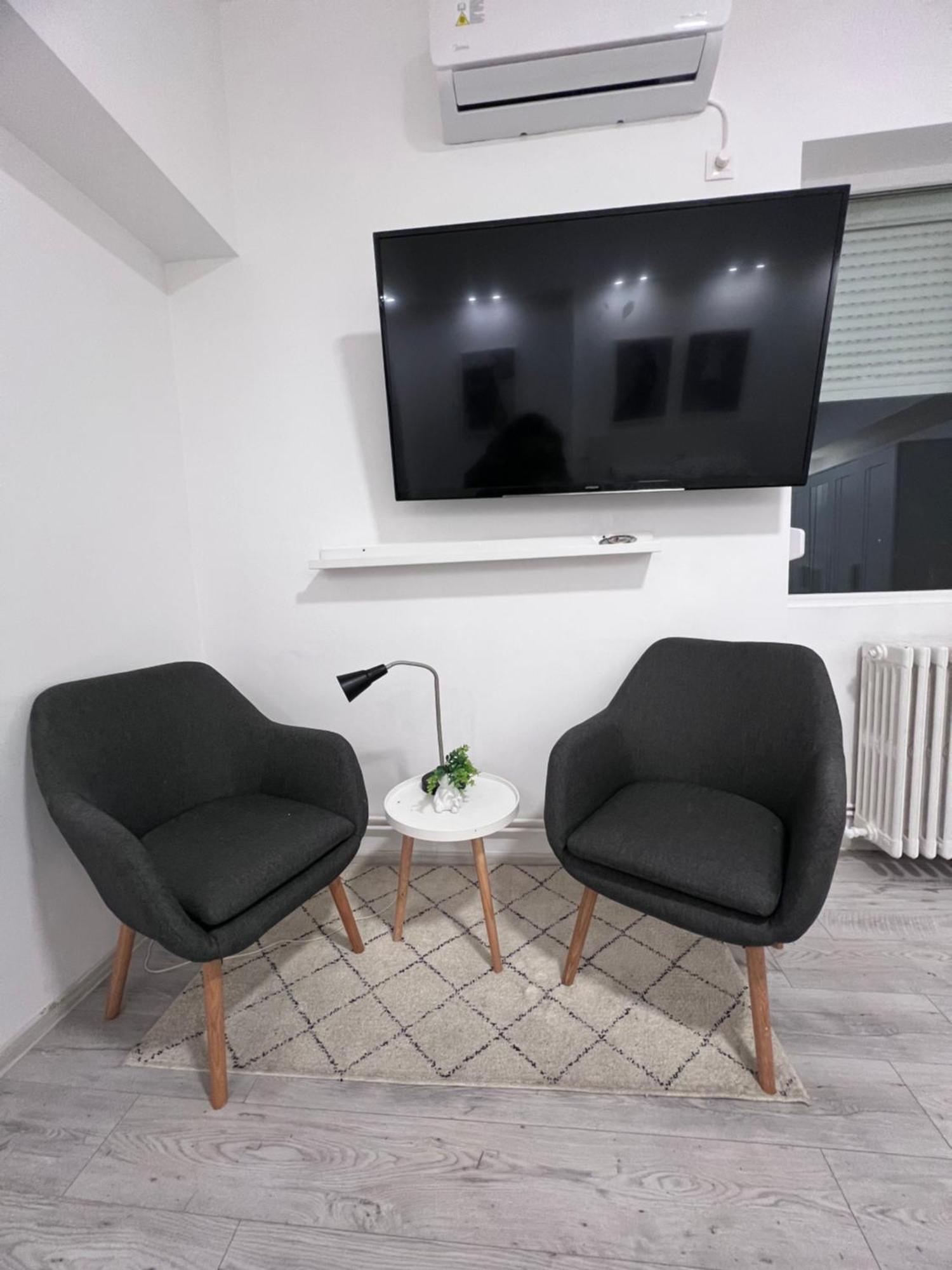Mona's 2 Apartment Bucharest